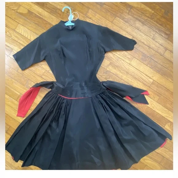 1930s -40s Vintage Dress Made By Young Hollywood Rare Drop Waist Black Taffeta | Color: Black/Red | Size: 0/2 Xs | Brooklynneyoung's Closet